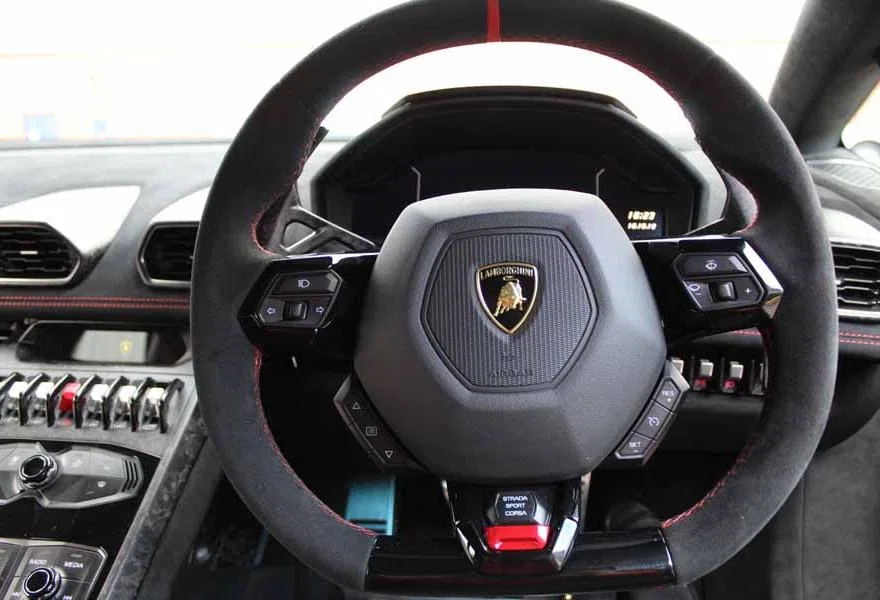 2018 Lamborghini Huracán Performante interior