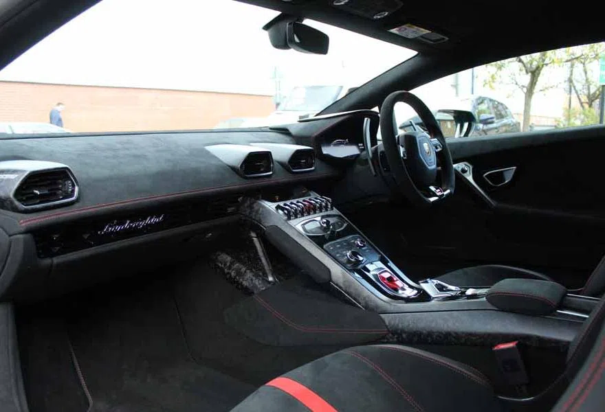 2018 Lamborghini Huracán Performante interior, dashboard