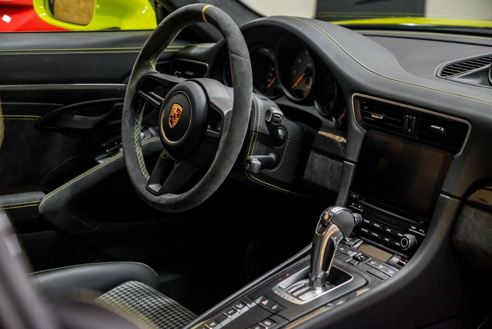2018 Porsche 911 GT2 RS Weissach Exclusive, 2/20