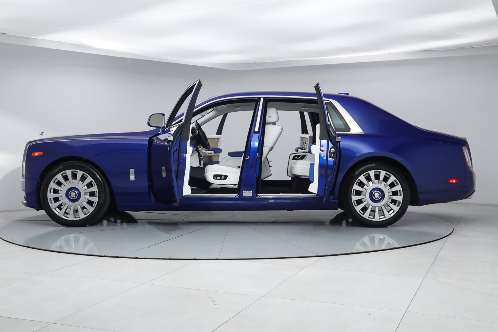 2019 ROLLS-ROYCE PHANTOM RWD