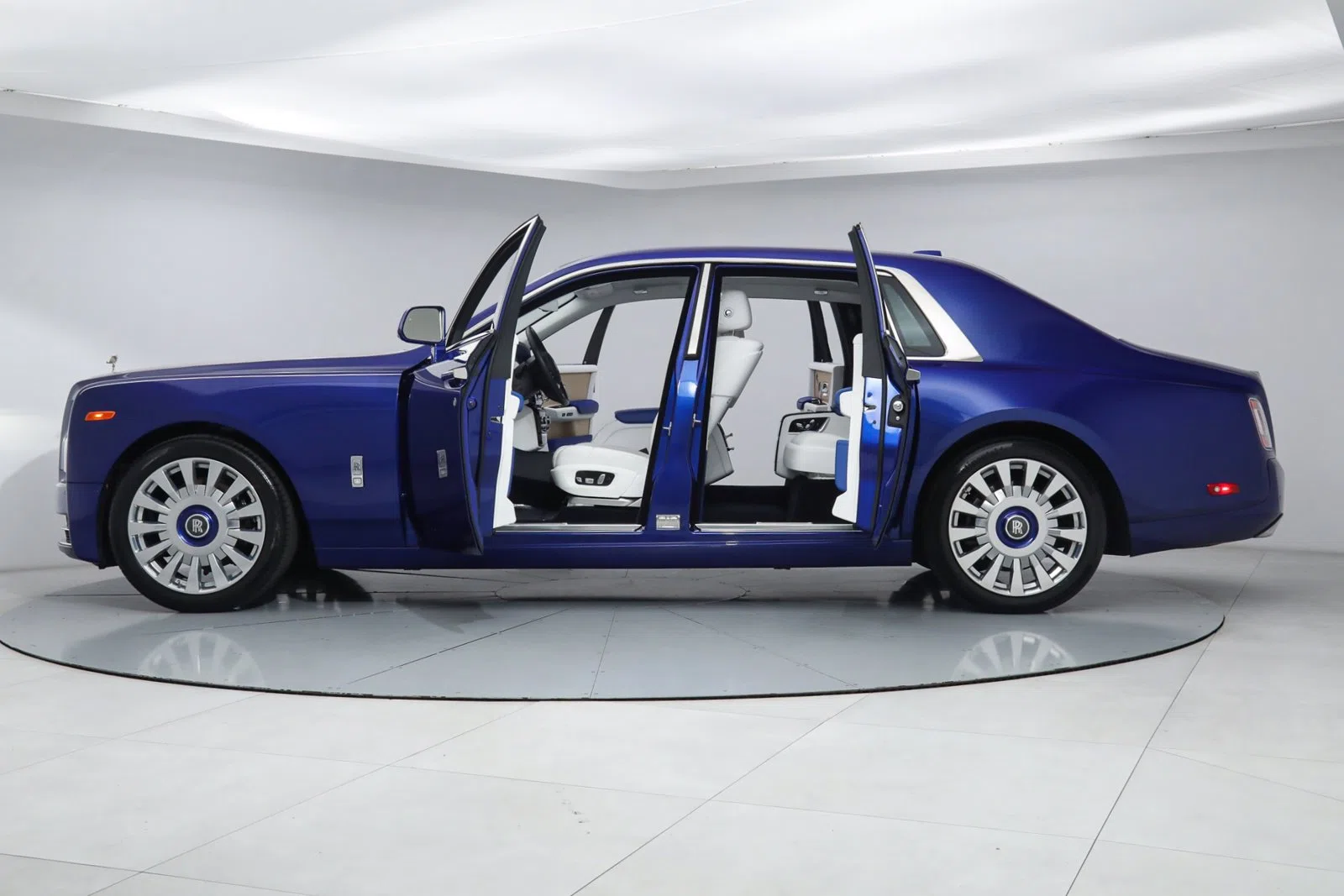 2019 ROLLS-ROYCE PHANTOM RWD