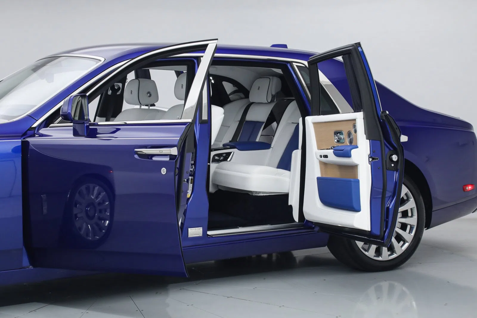 2019 Rolls-Royce Phantom RWD for sale, exterior, Blue