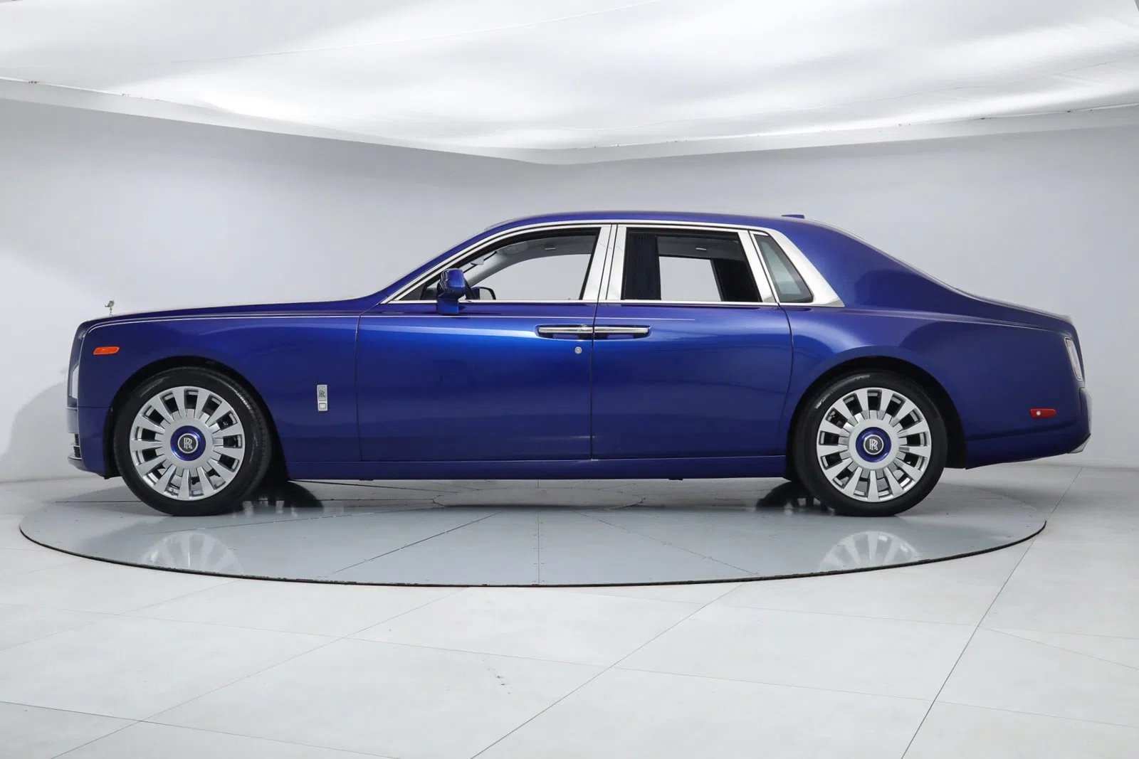 2019 Rolls-Royce Phantom RWD for sale, exterior, Blue
