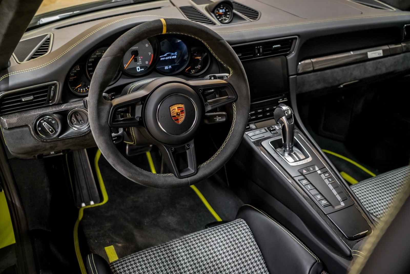 2018 Porsche 911 GT2 RS Weissach Exclusive, 4/20