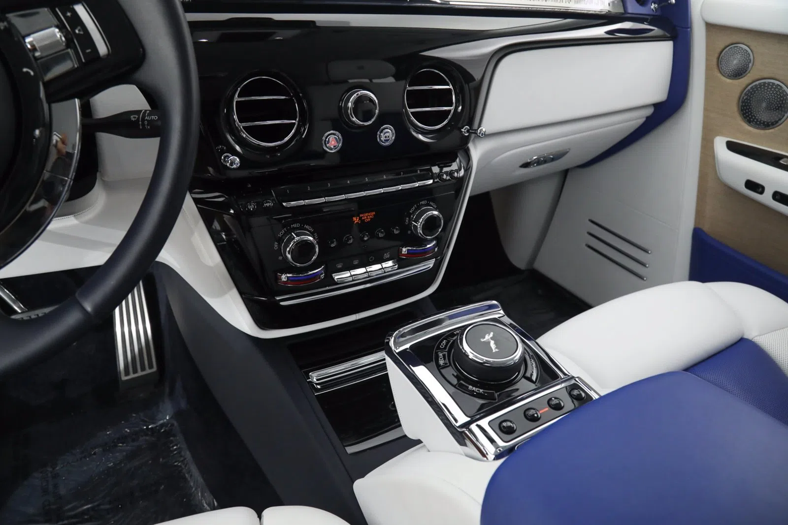 2019 Rolls-Royce Phantom RWD interior, White Leather