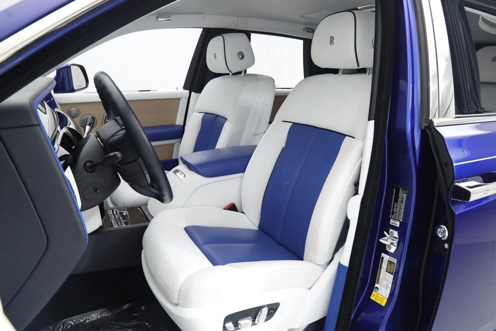 2019 Rolls-Royce Phantom RWD interior, seats, White Leather