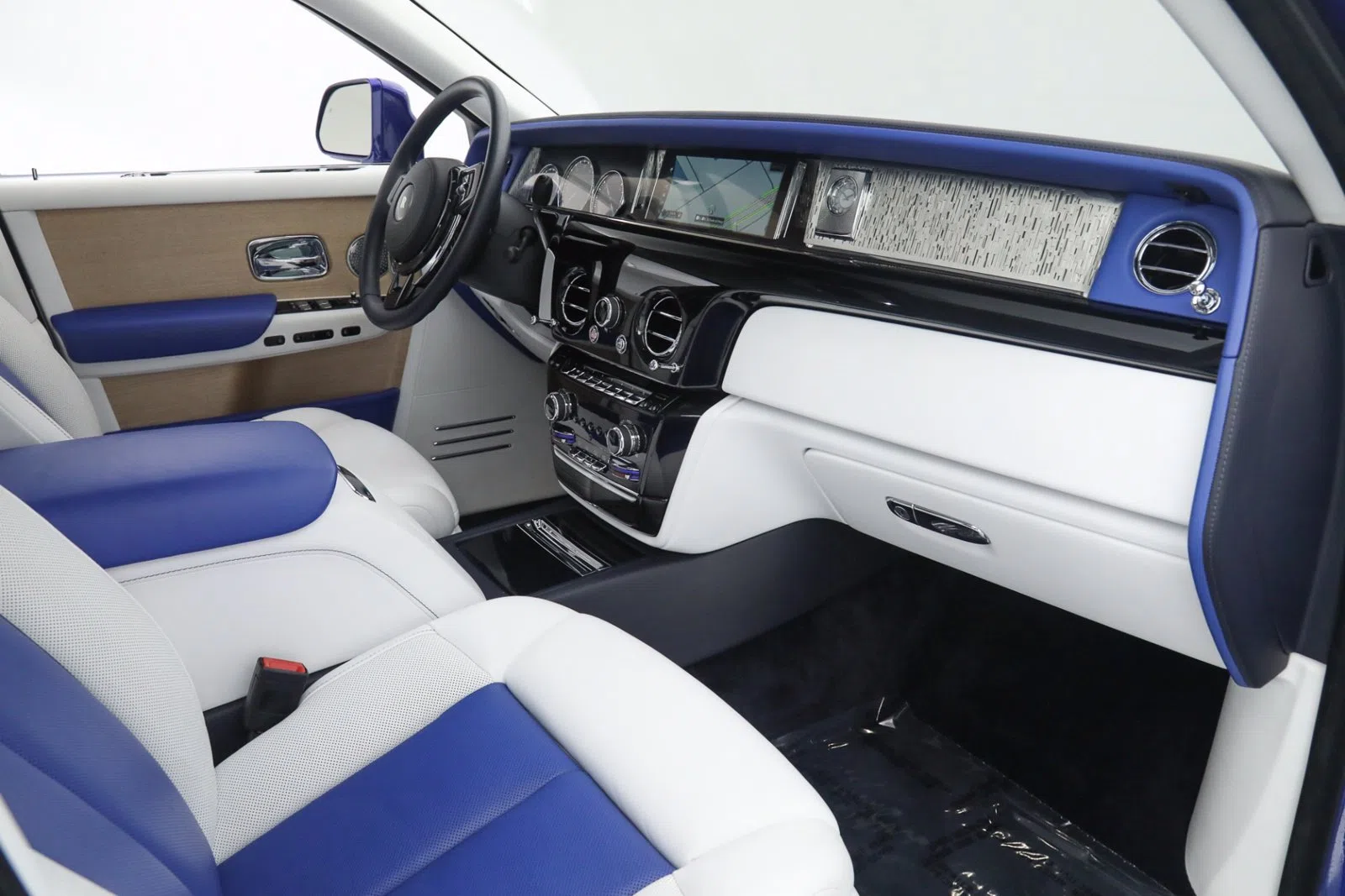2019 Rolls-Royce Phantom RWD interior, White Leather
