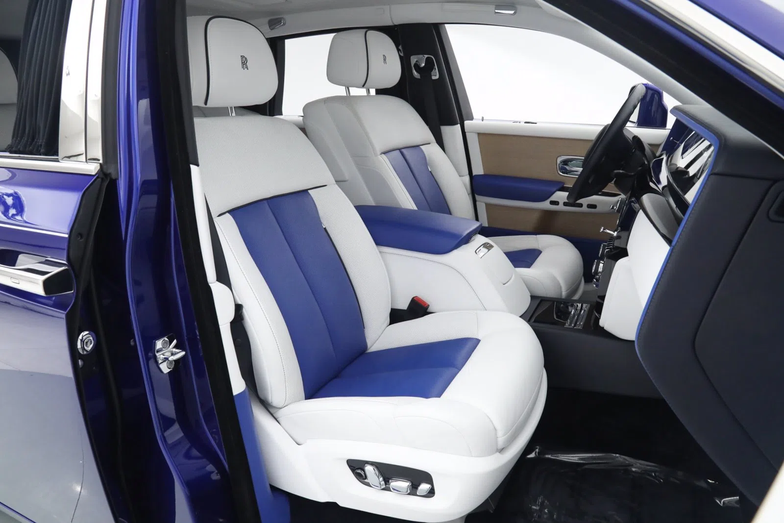 2019 Rolls-Royce Phantom RWD interior, seats, White Leather