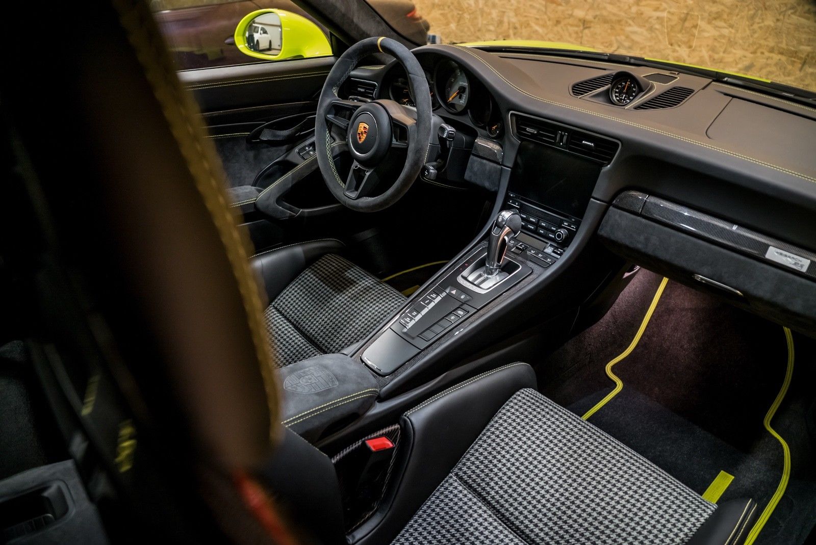 2018 Porsche 911 GT2 RS Weissach Exclusive, 11/20