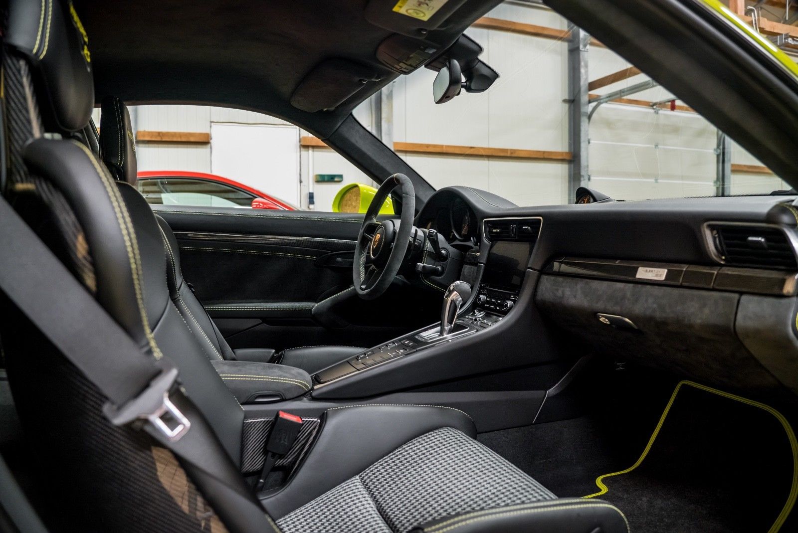 2018 Porsche 911 GT2 RS Weissach Exclusive, 12/20