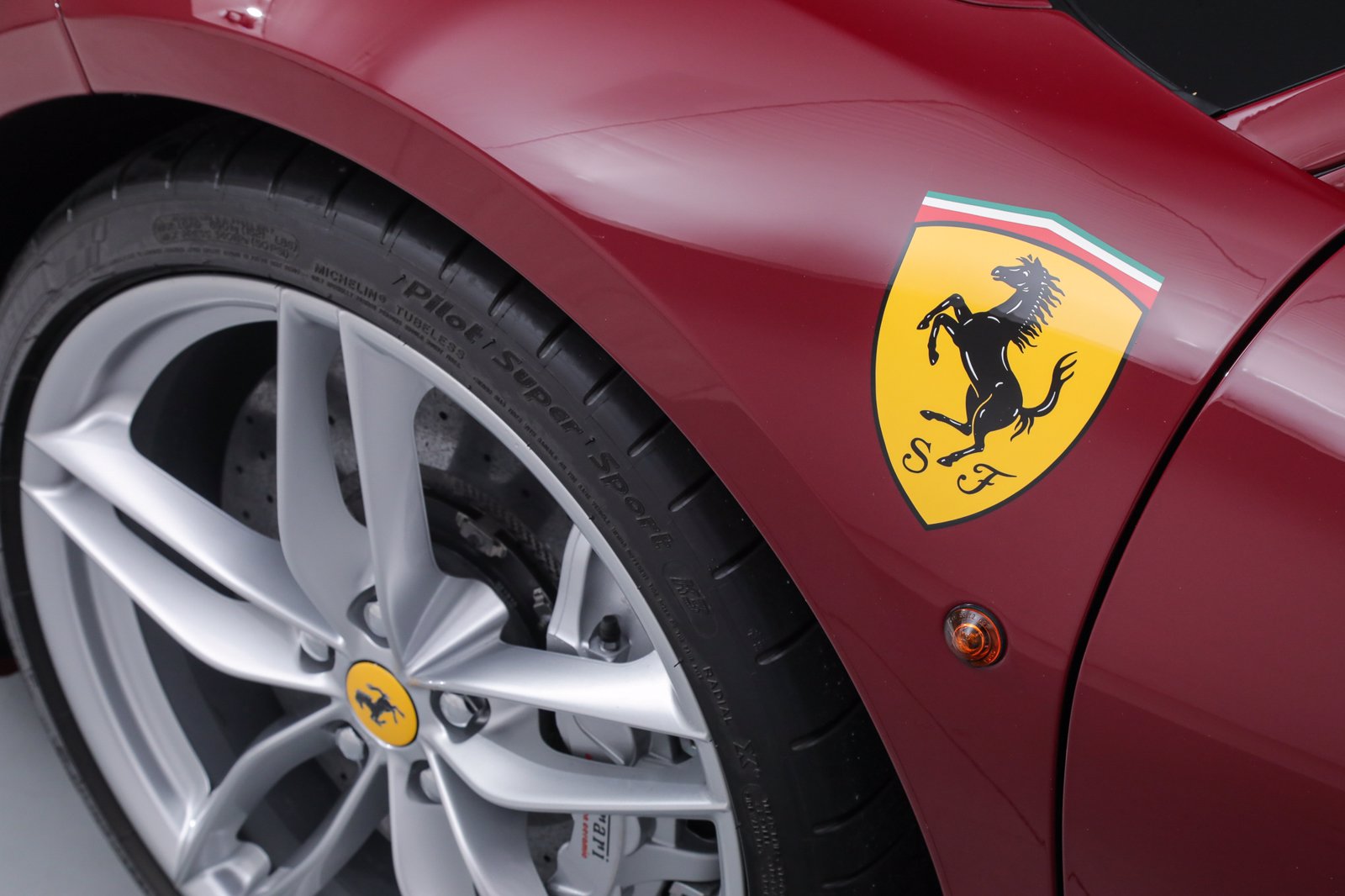 2018 Ferrari 488 GTB 70th Anniversary, 17/20