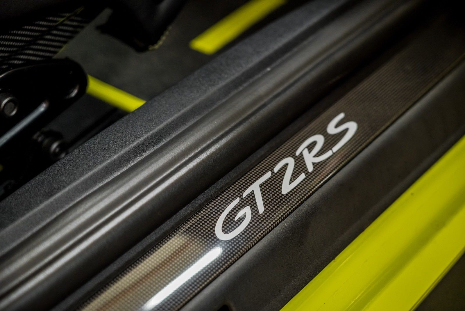 2018 Porsche 911 GT2 RS Weissach Exclusive, 16/20