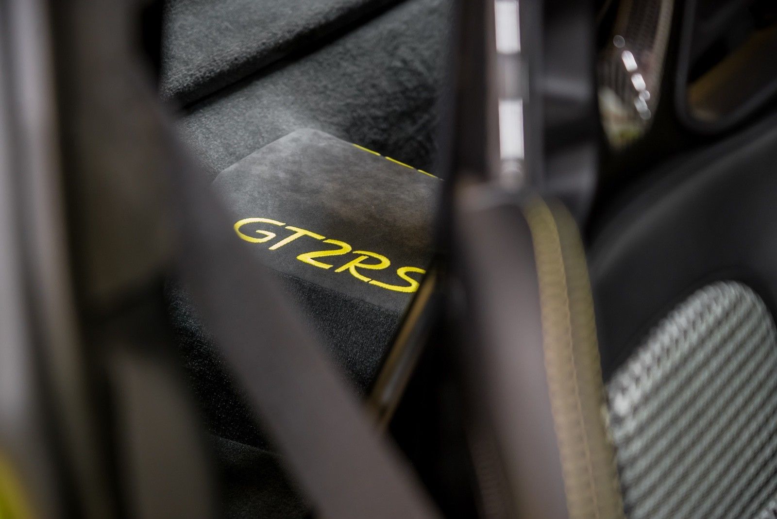 2018 Porsche 911 GT2 RS Weissach Exclusive, 18/20