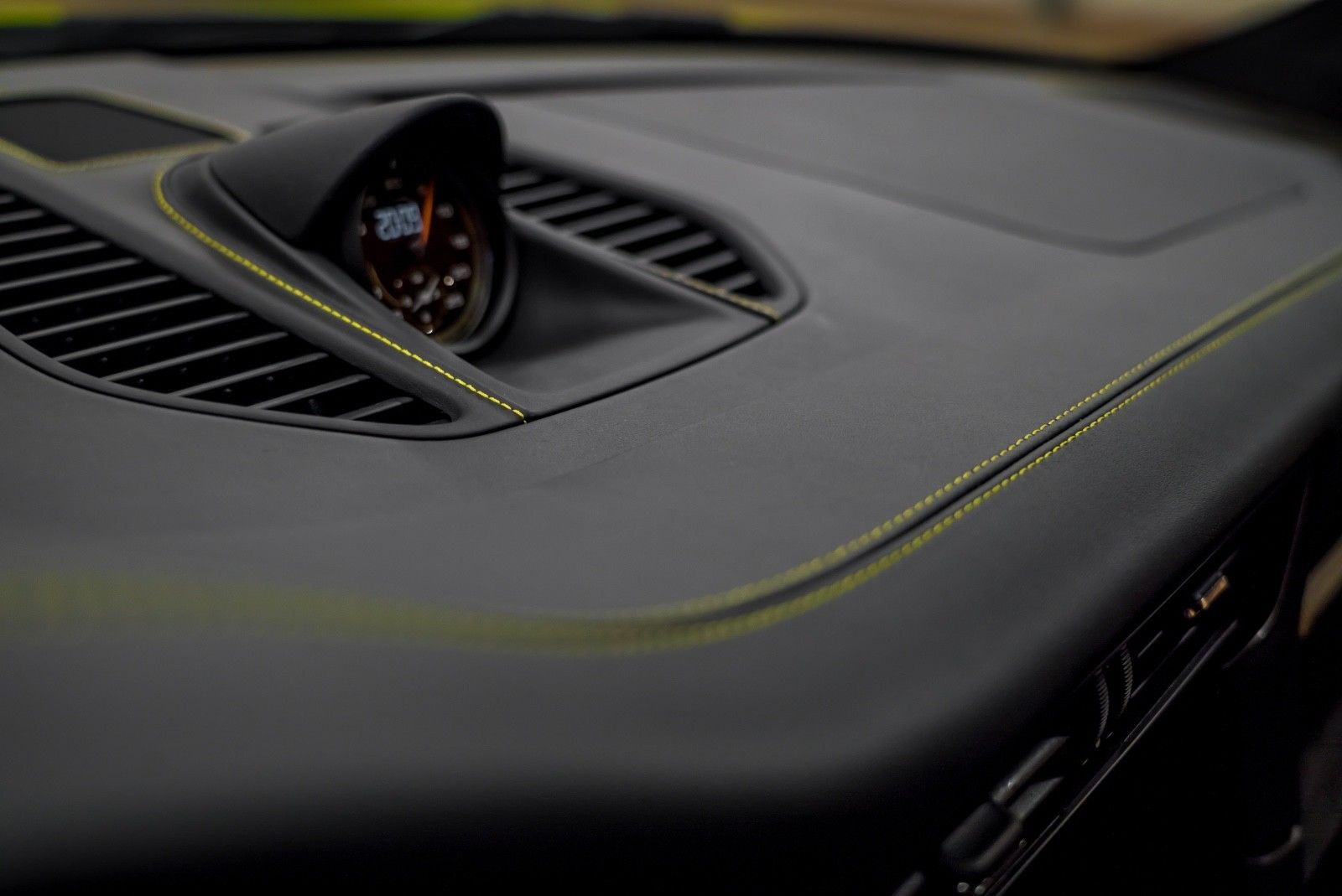 2018 Porsche 911 GT2 RS Weissach Exclusive, 20/20