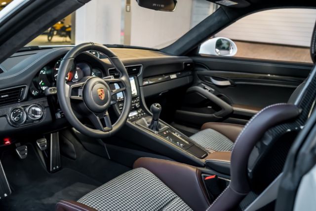 Porsche 911 R, 2/18