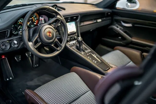 Porsche 911 R interior, dashboard