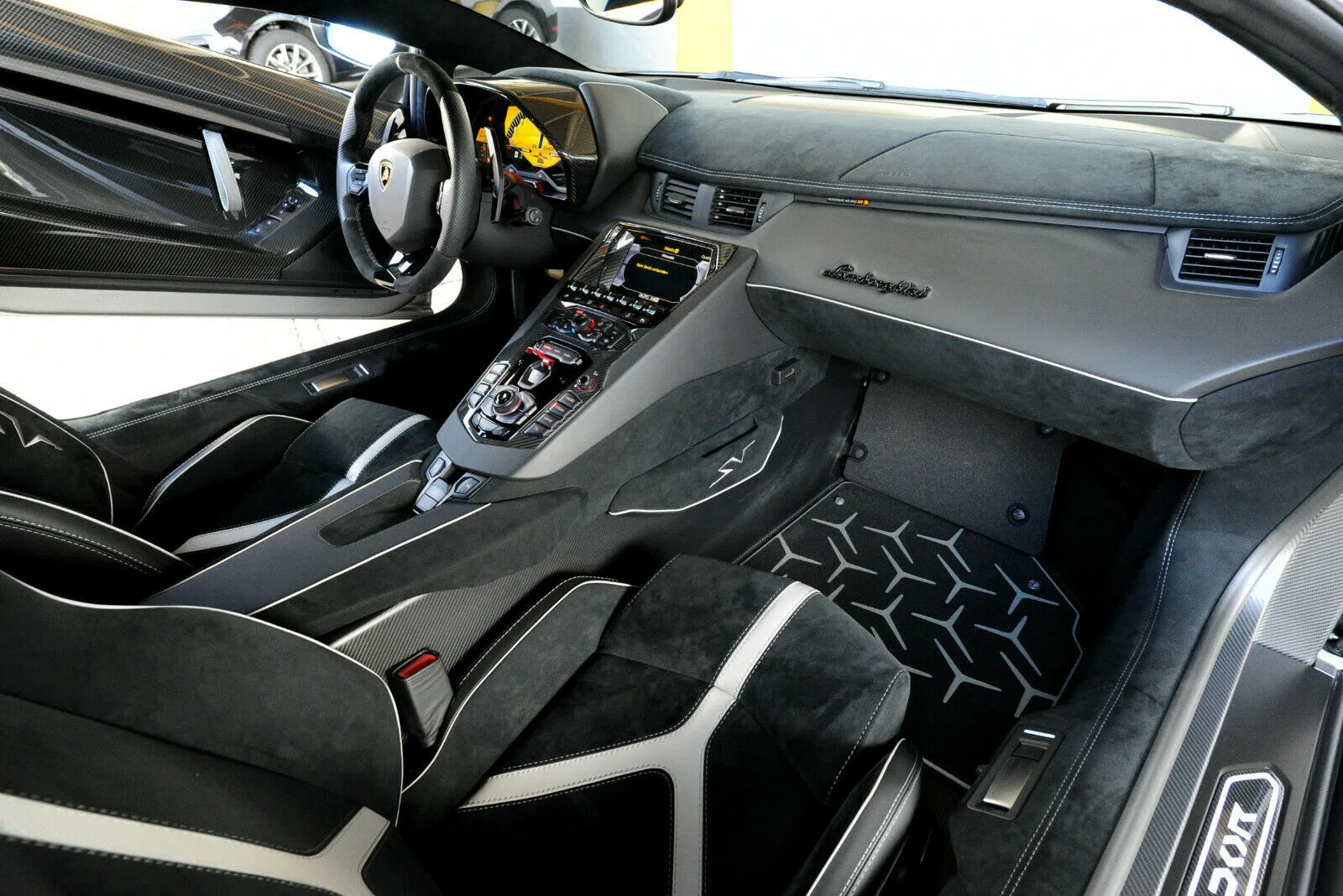 Lamborghini Aventador LP 750-4 SV interior