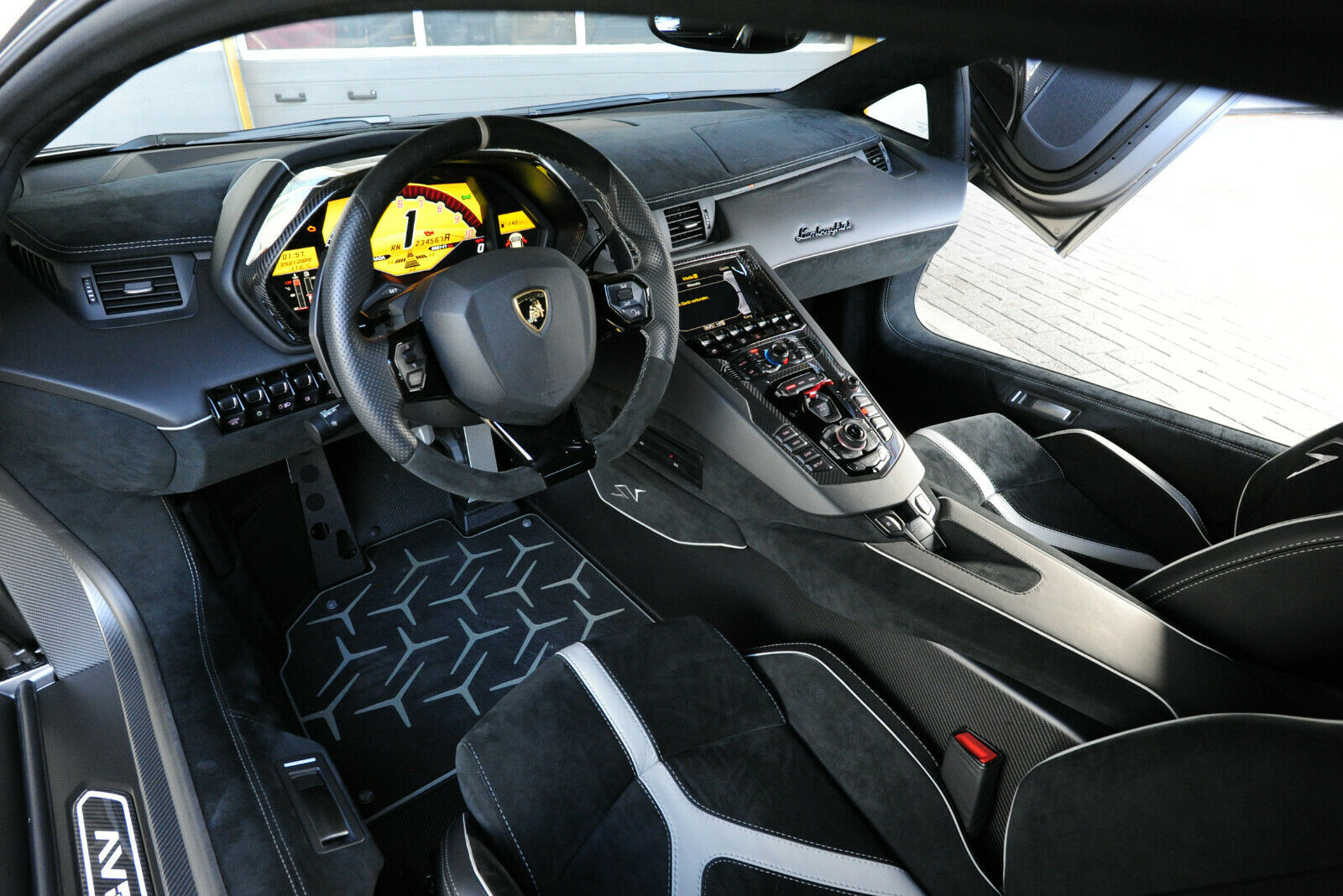 Lamborghini Aventador LP 750-4 SV, 18/20