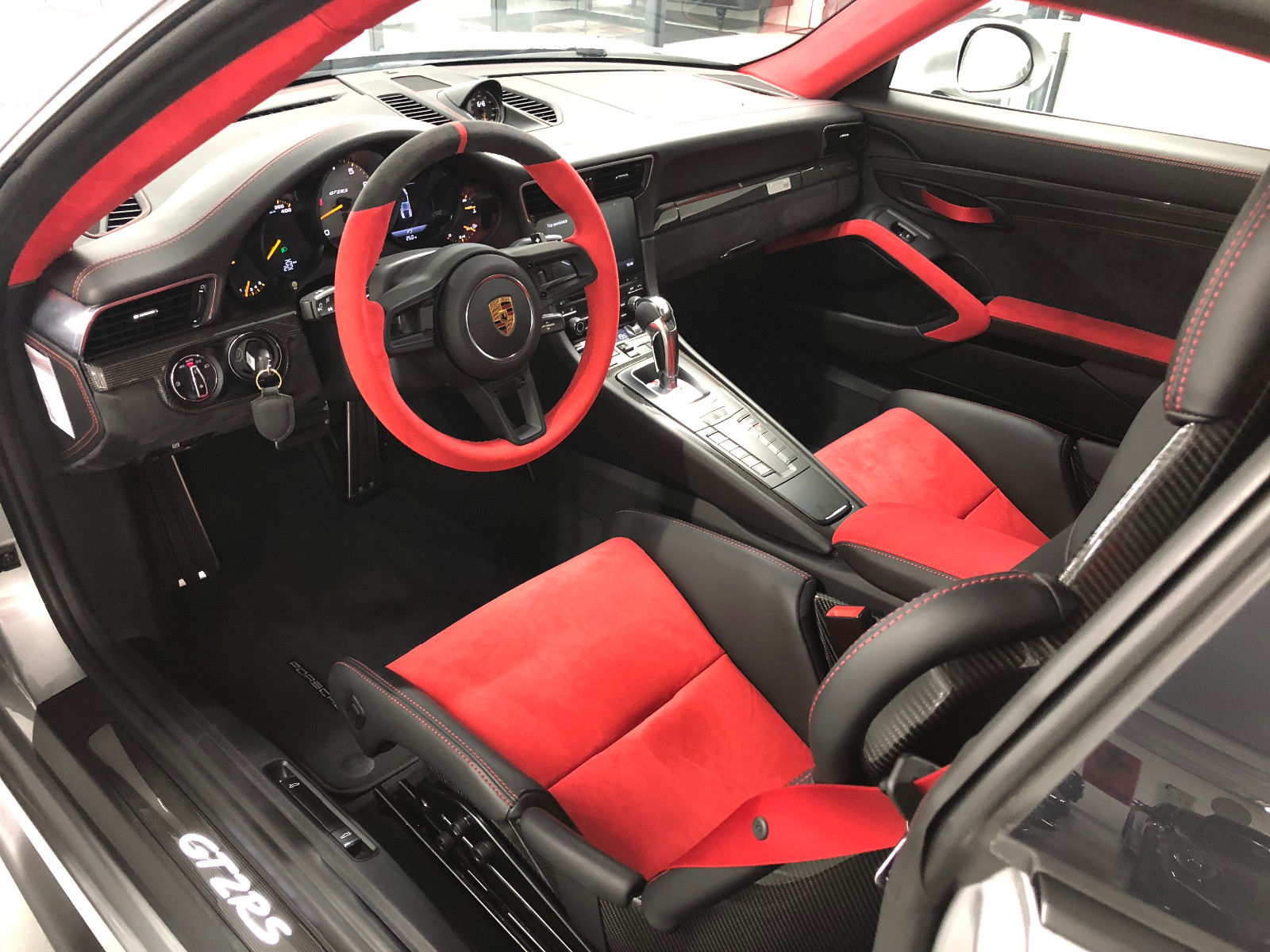2018 Porsche 911 GT2 RS, 2/15