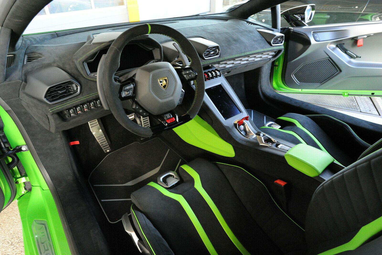 2022 Lamborghini Huracán STO, 13/20