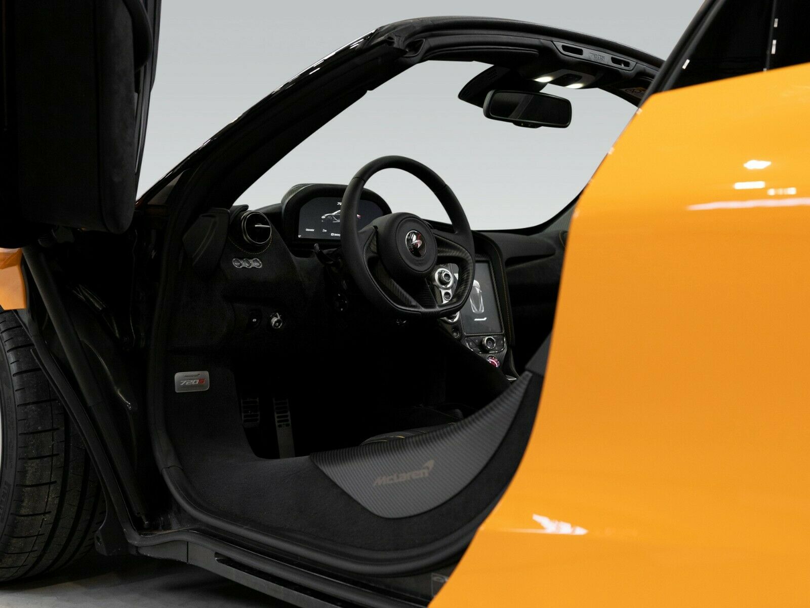 2022 McLaren 720S, 2/16