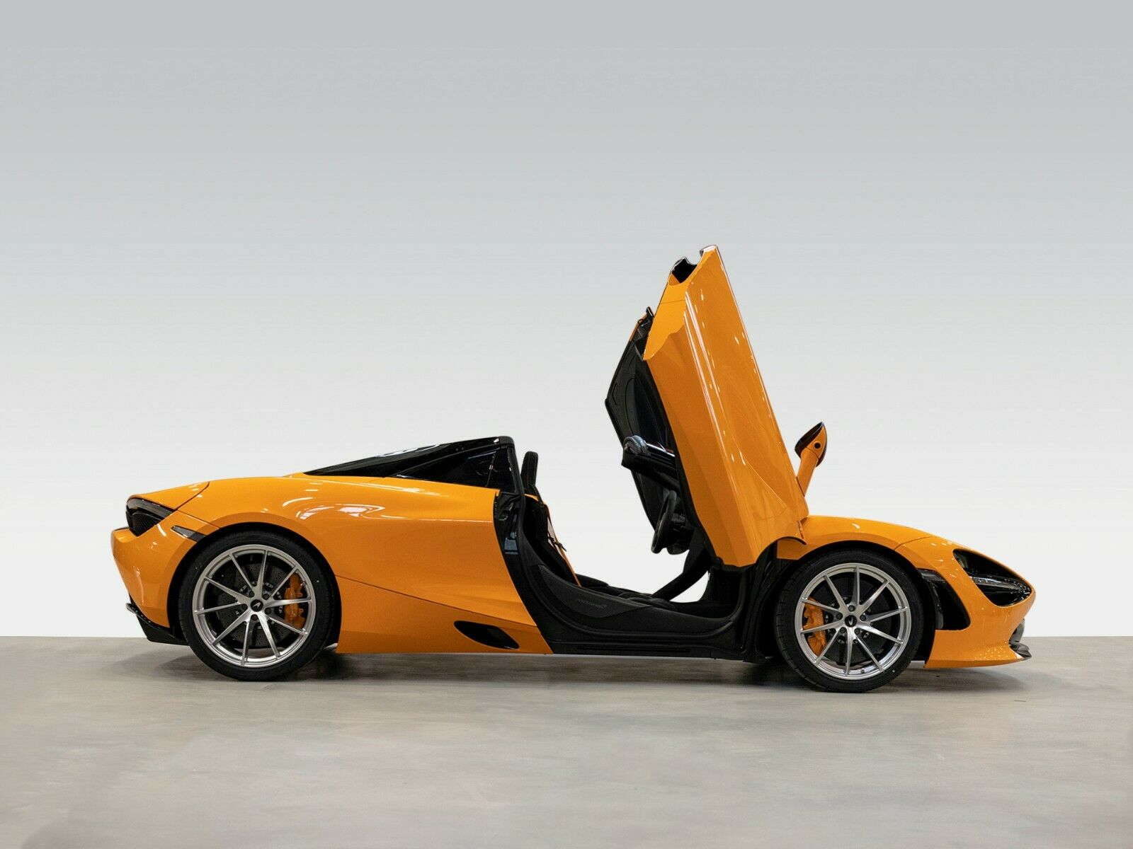 2022 McLaren 720S, 3/16