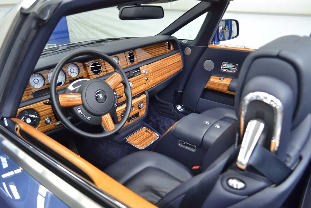 2009 Rolls-Royce Phantom Drophead Coupe interior, dashboard