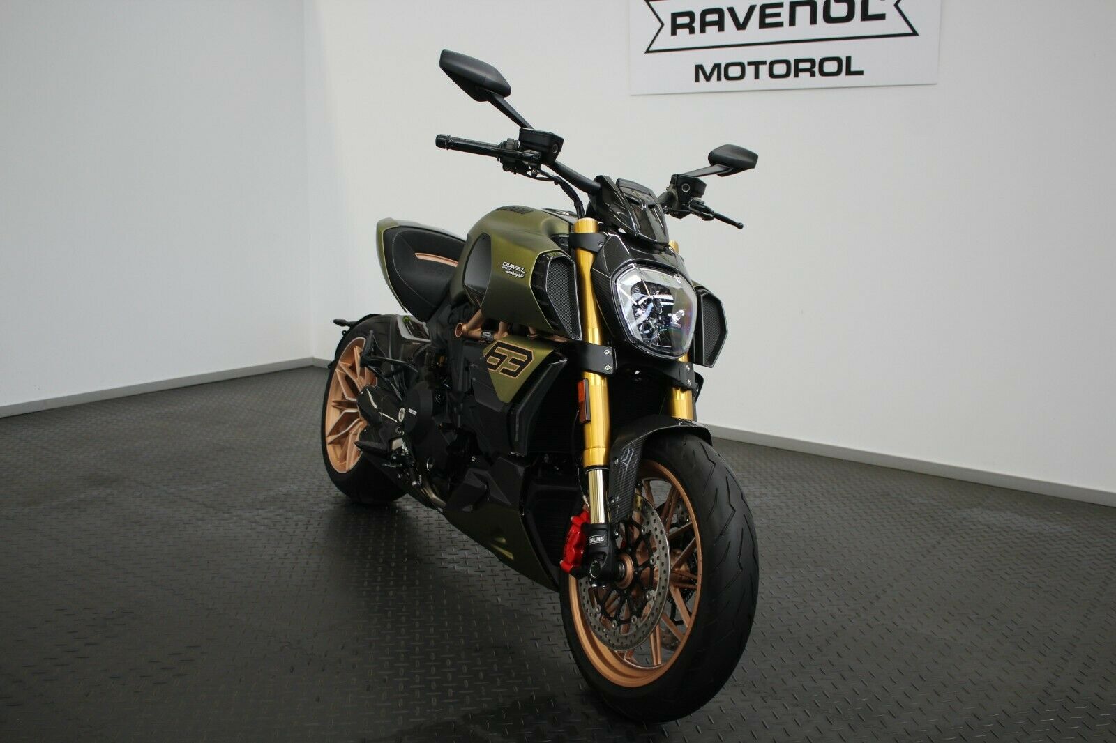 2021 Ducati DIAVEL 1260 S Lamborghini, 2/20