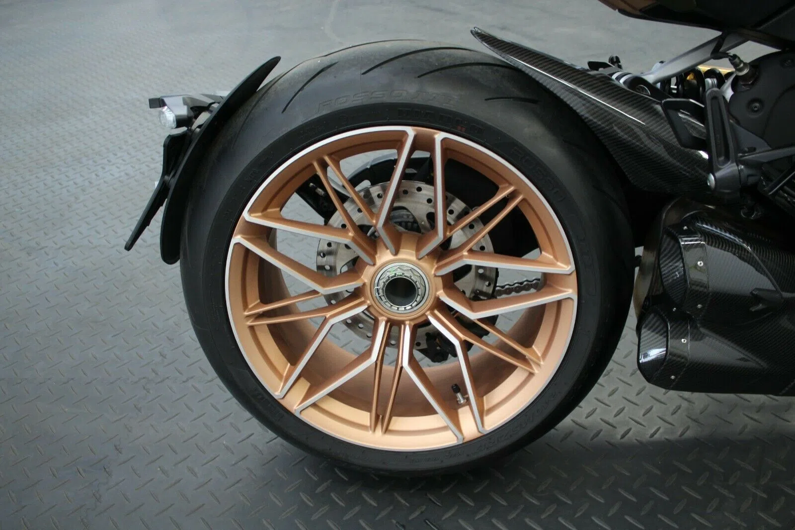 2021 Ducati DIAVEL 1260 S Lamborghini wheel