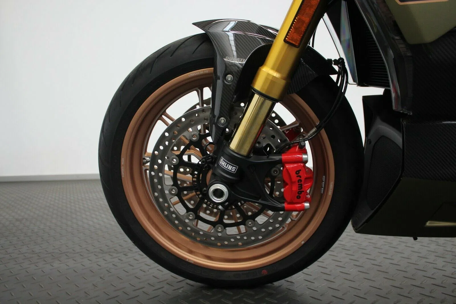 2021 Ducati DIAVEL 1260 S Lamborghini wheel