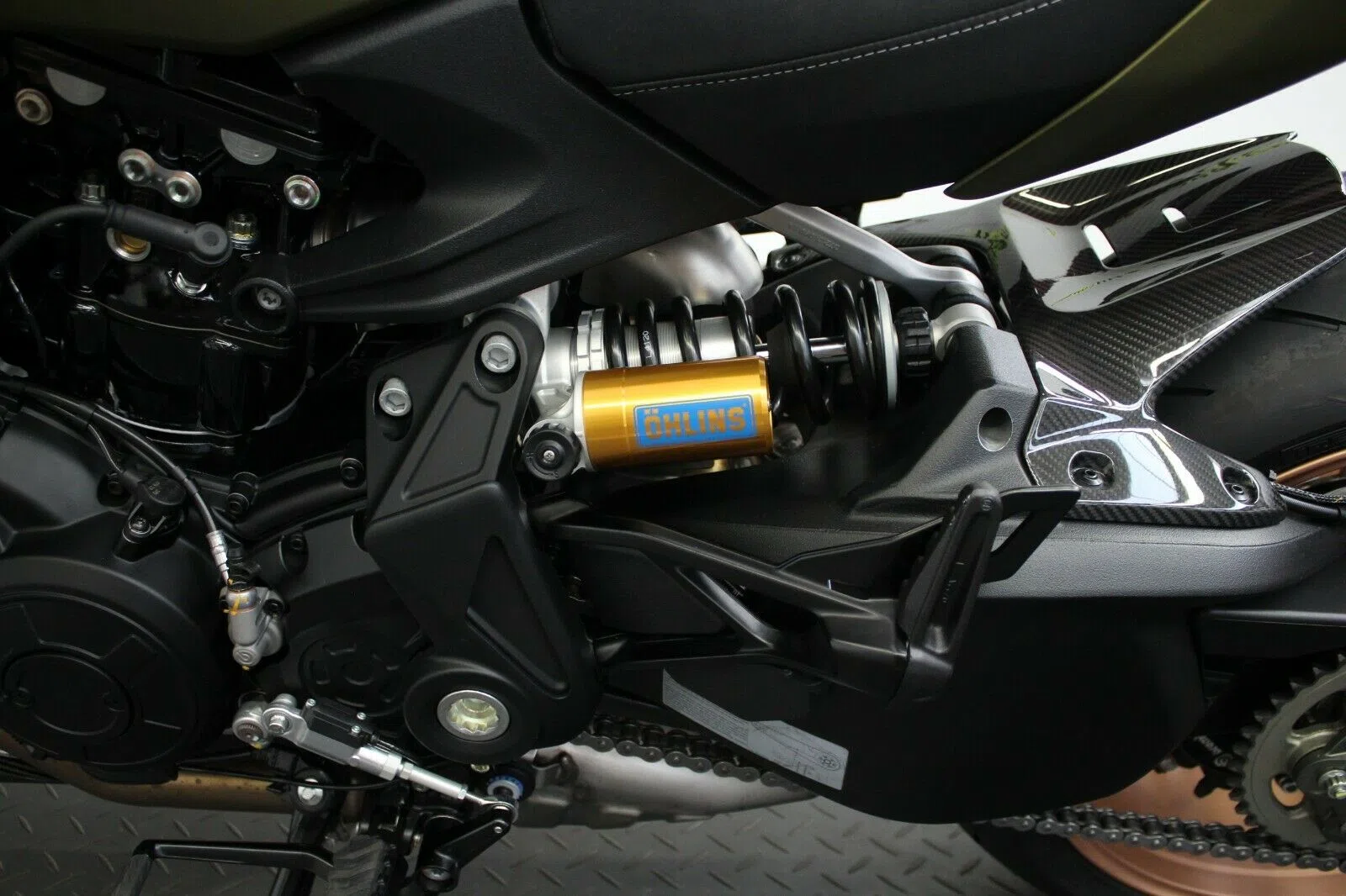 2021 Ducati DIAVEL 1260 S Lamborghini engine