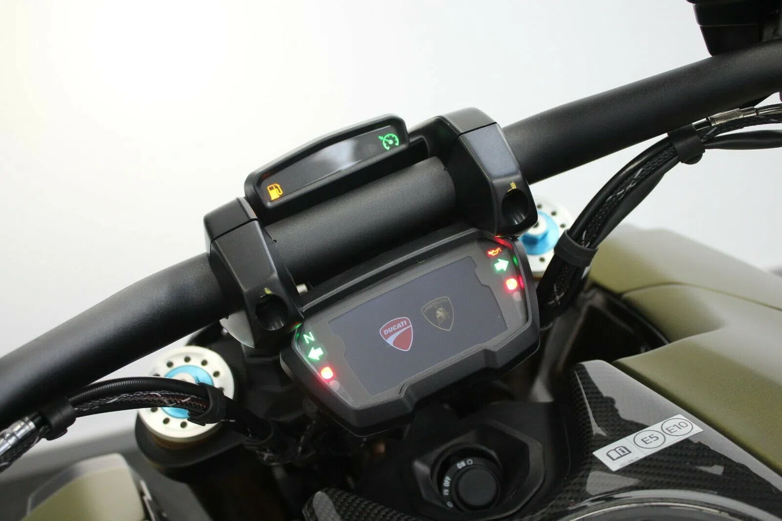 2021 Ducati DIAVEL 1260 S Lamborghini interior