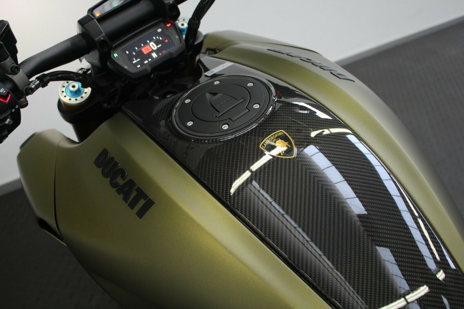 2021 Ducati DIAVEL 1260 S Lamborghini, 11/20