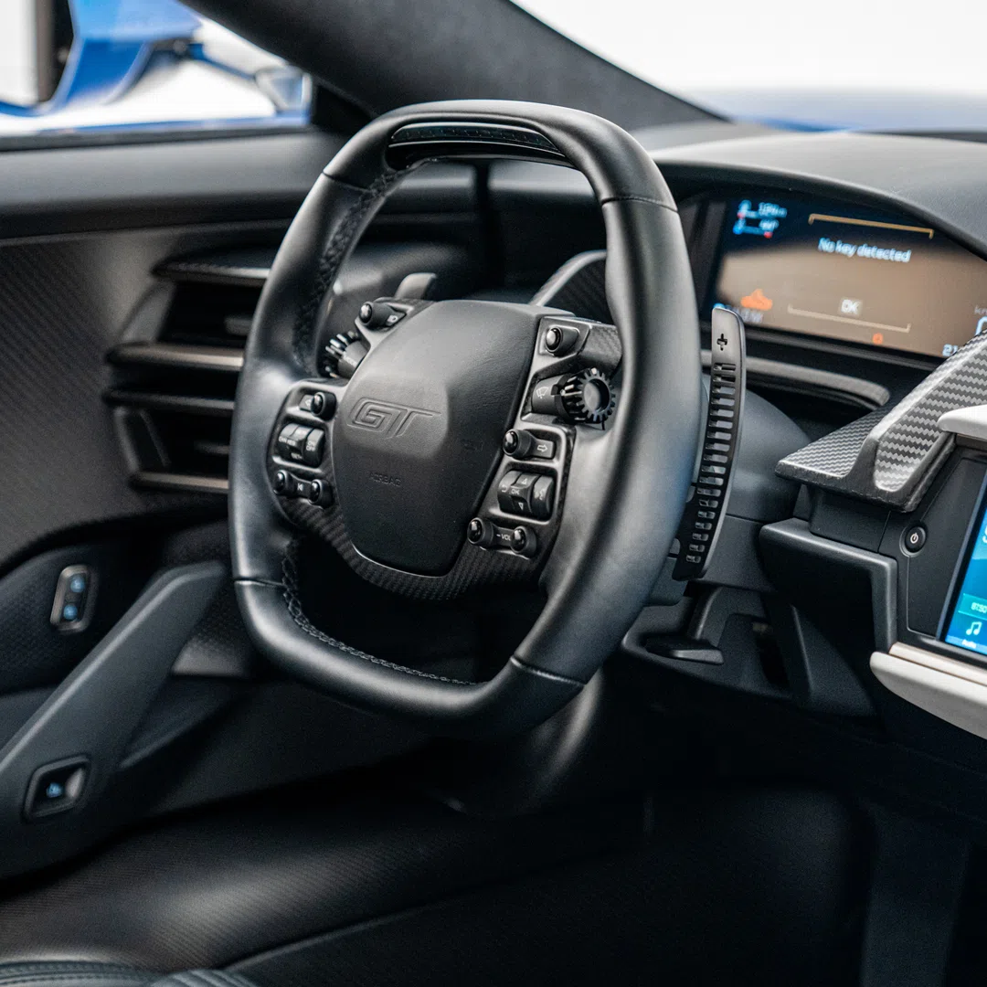 2019 FORD GT interior
