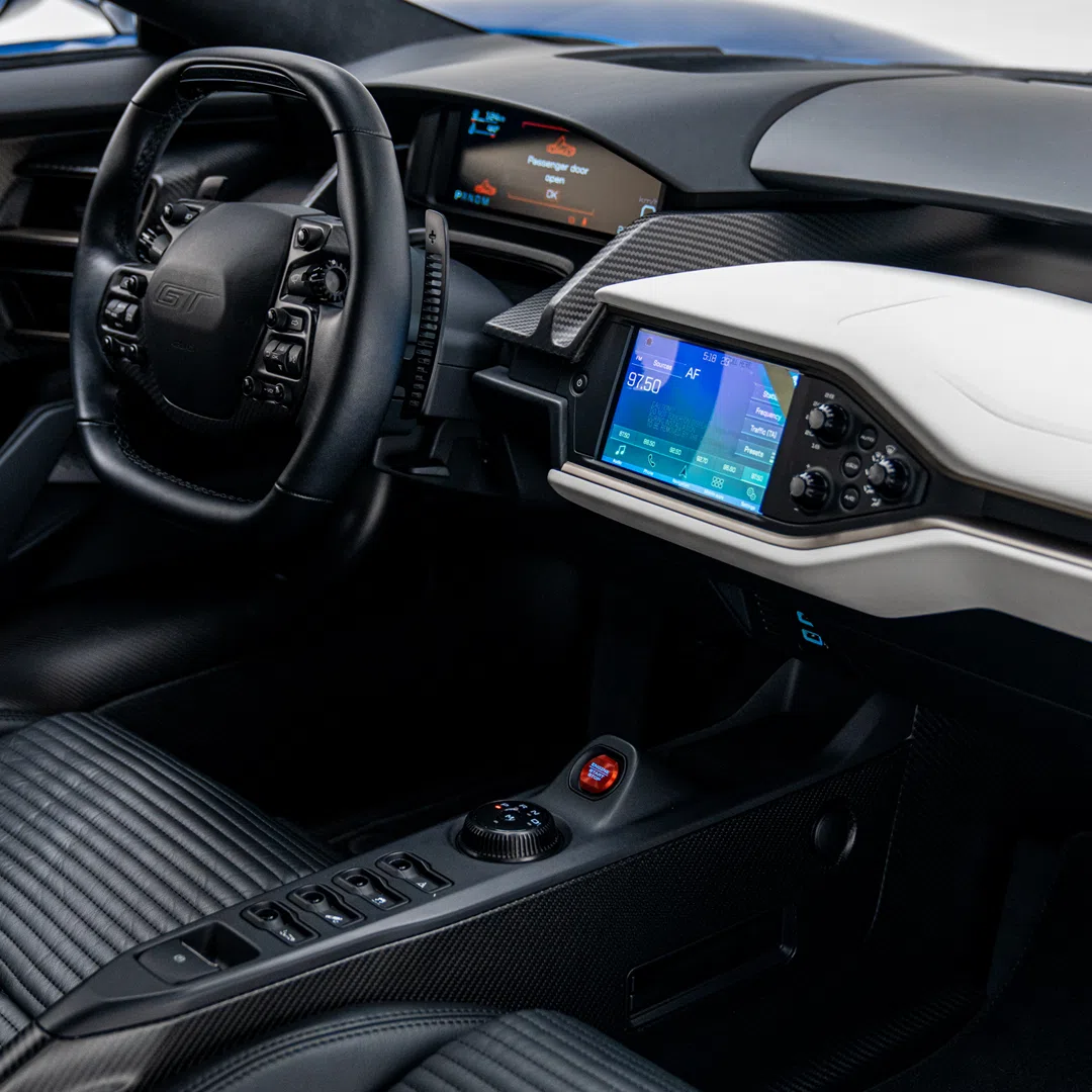 2019 FORD GT interior