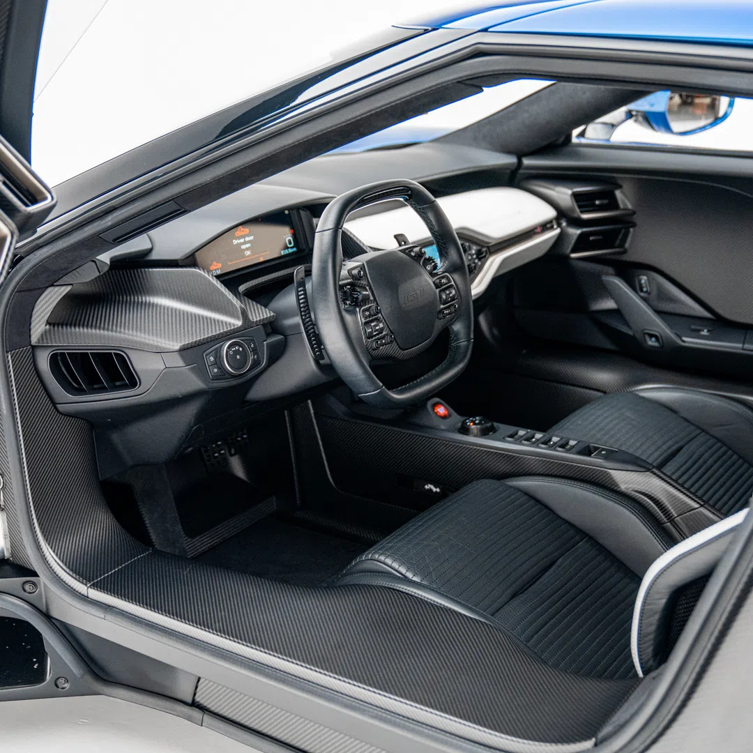 2019 FORD GT interior