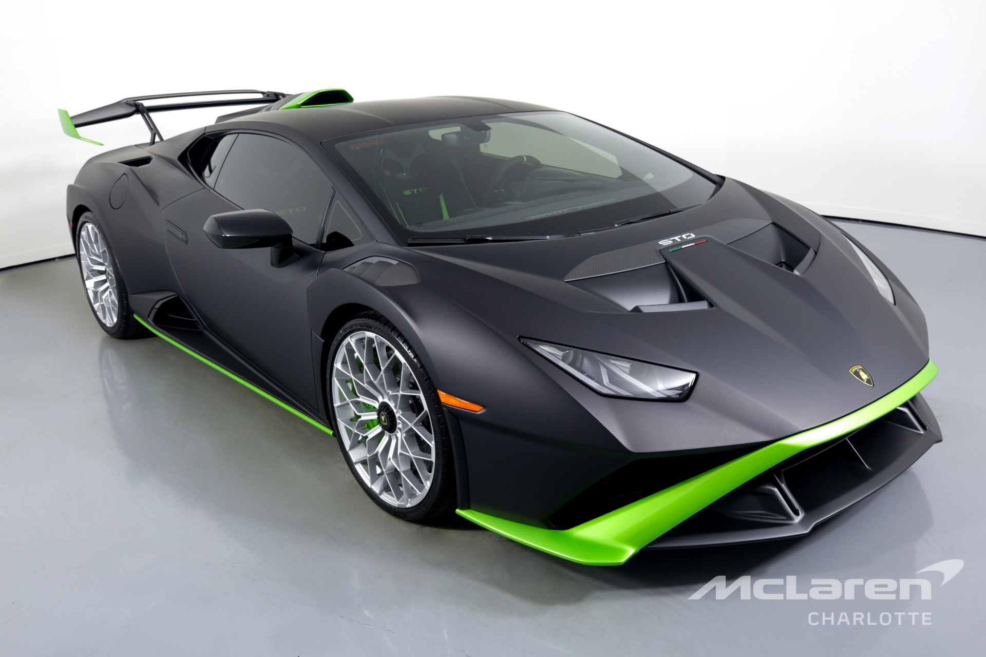 2022 LAMBORGHINI HURACAN STO