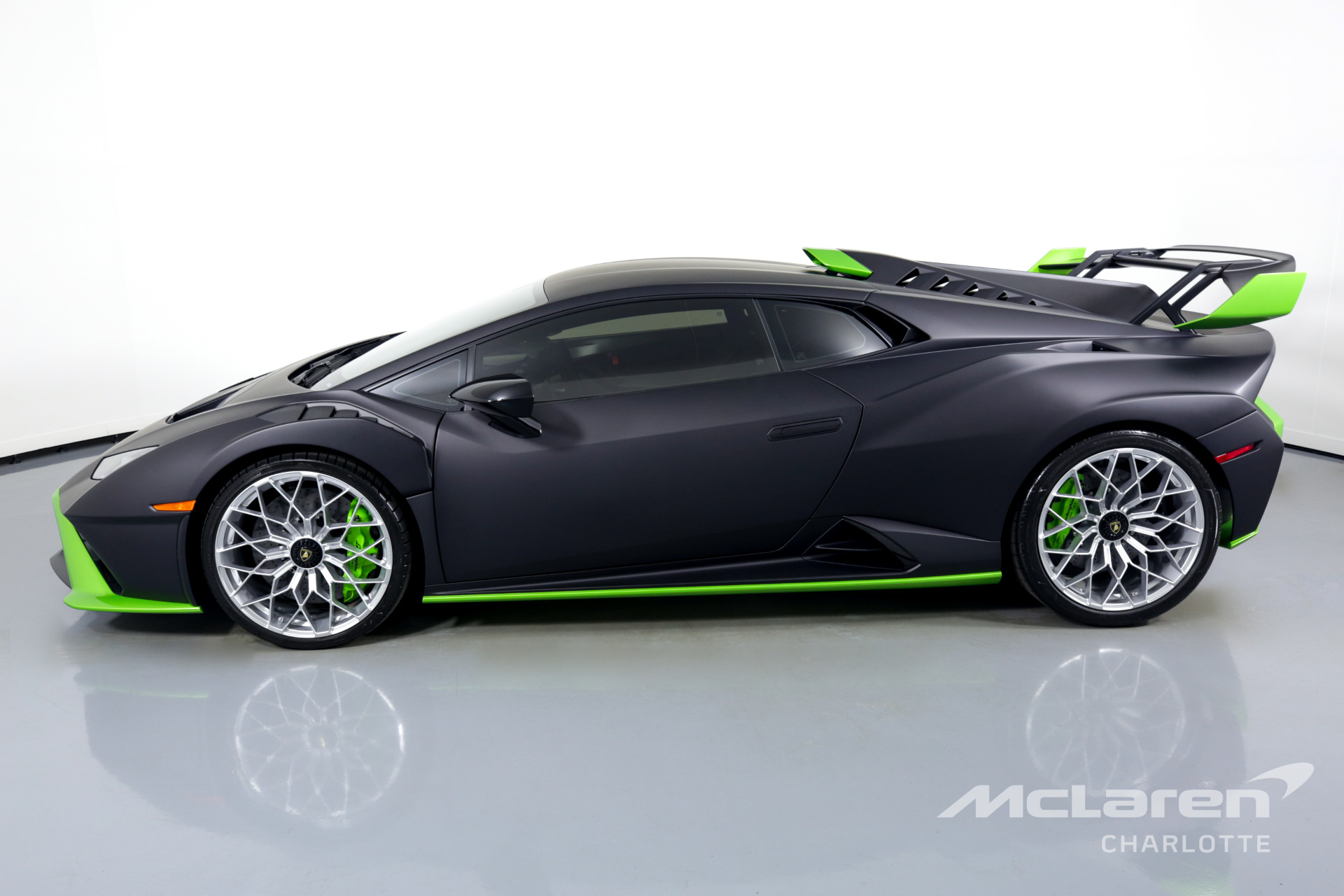 2022 LAMBORGHINI HURACAN STO, 17/20