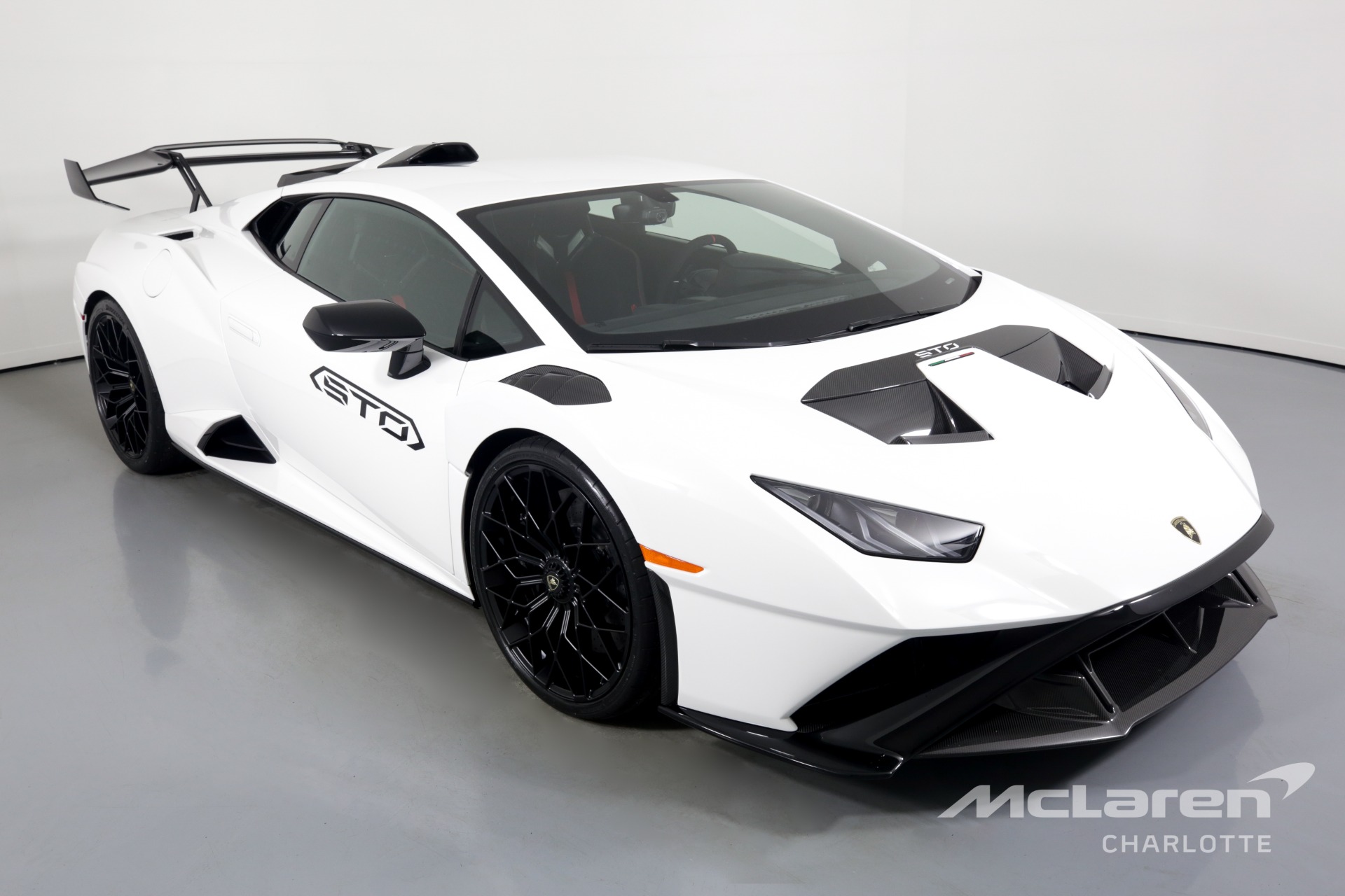 2022 LAMBORGHINI HURACAN STO