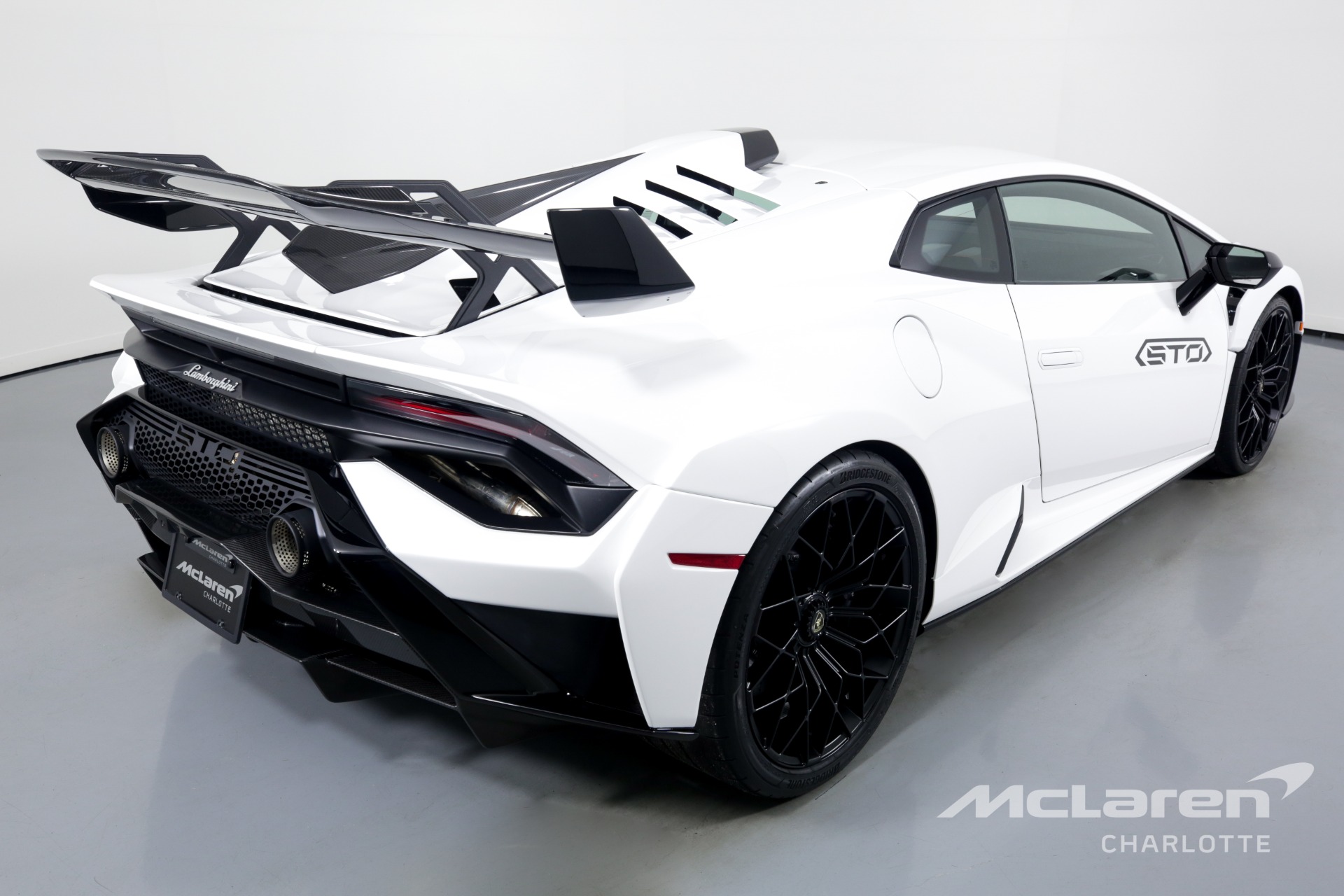 2022 LAMBORGHINI HURACAN STO, 5/17