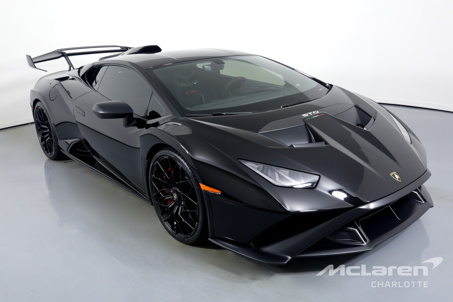 2022 LAMBORGHINI HURACAN STO