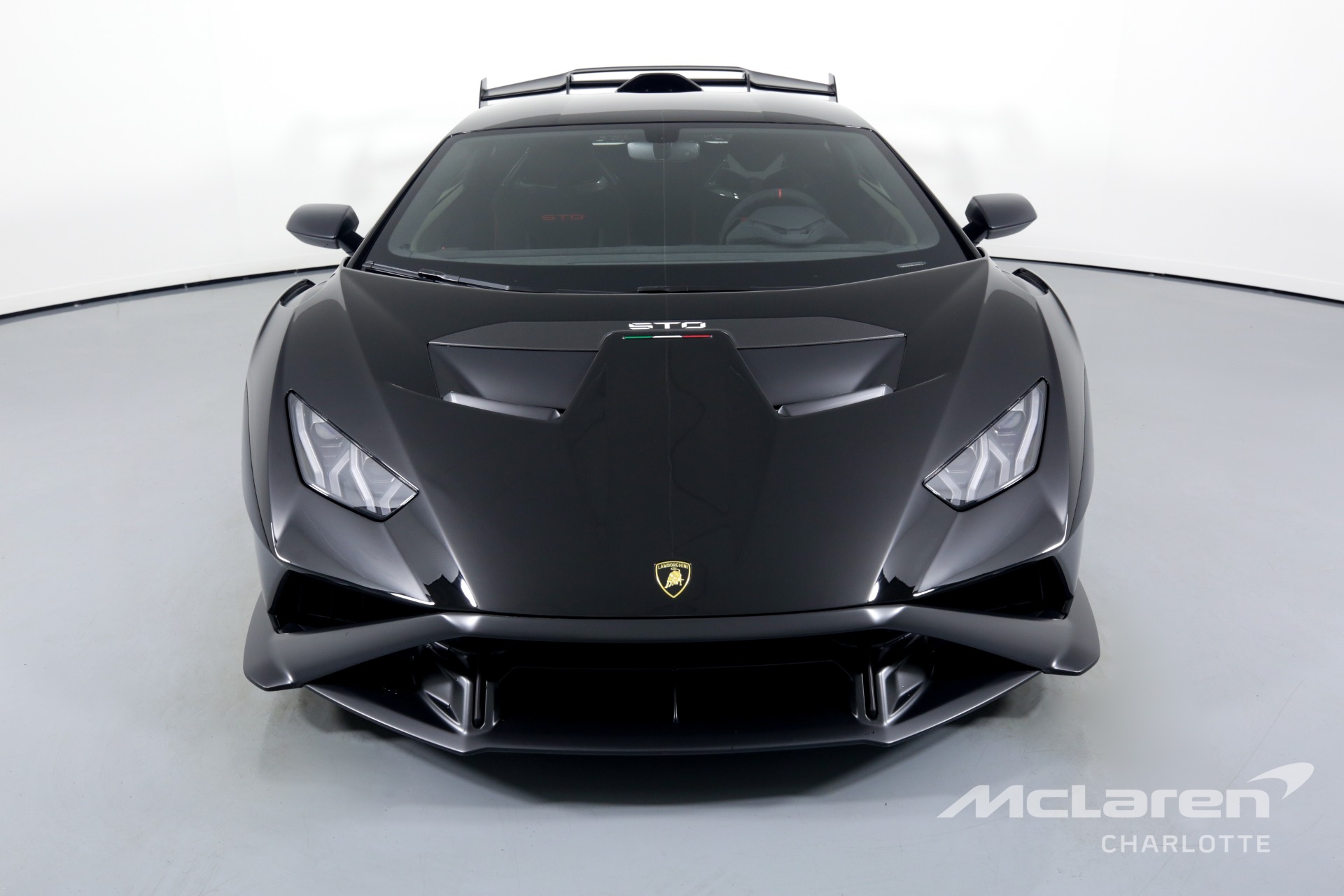 2022 LAMBORGHINI HURACAN STO, 2/18