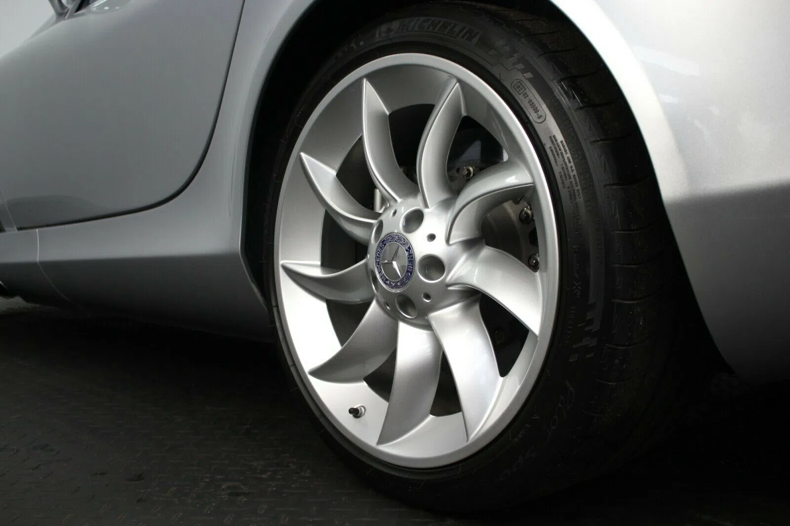 2005 Mercedes-Benz McLaren SLR wheel