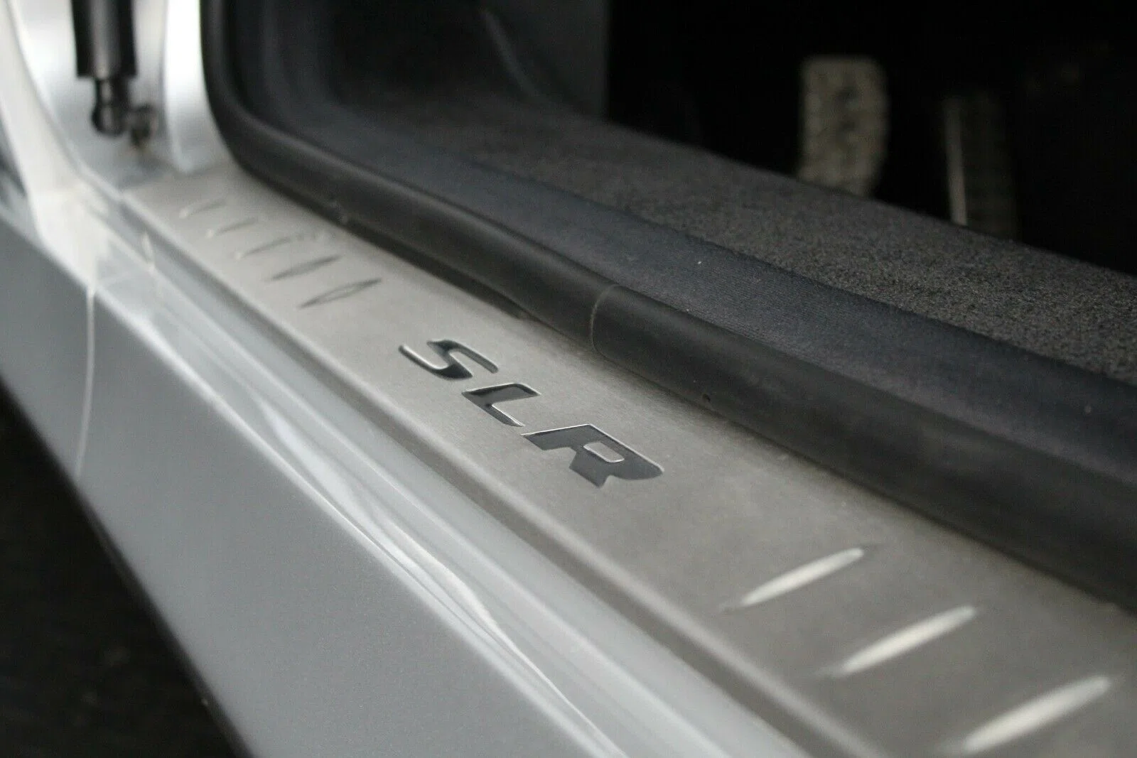 2005 Mercedes-Benz McLaren SLR interior, door sill