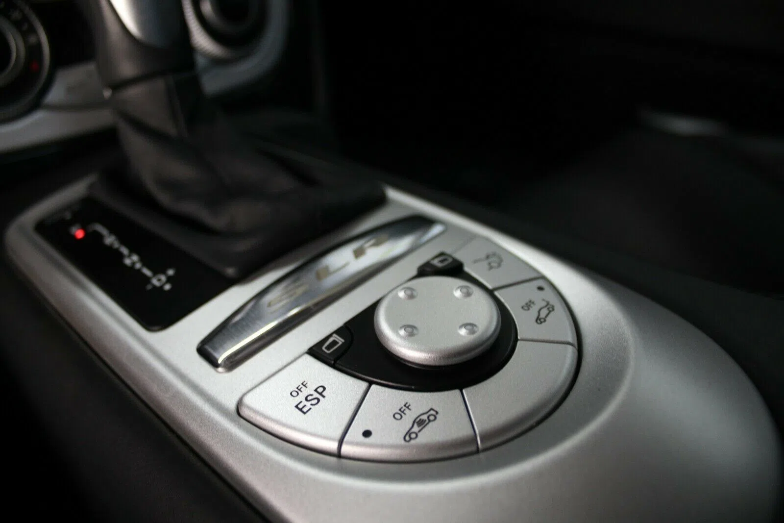 2005 Mercedes-Benz McLaren SLR interior, center console