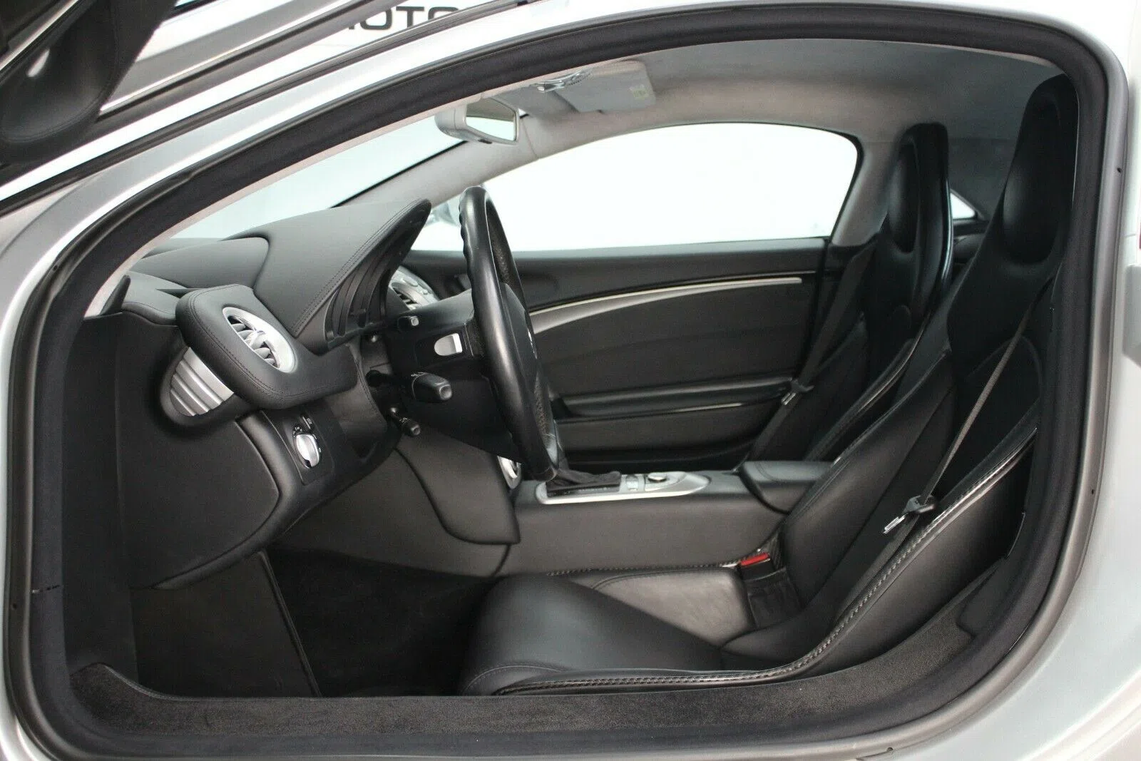 2005 Mercedes-Benz McLaren SLR interior