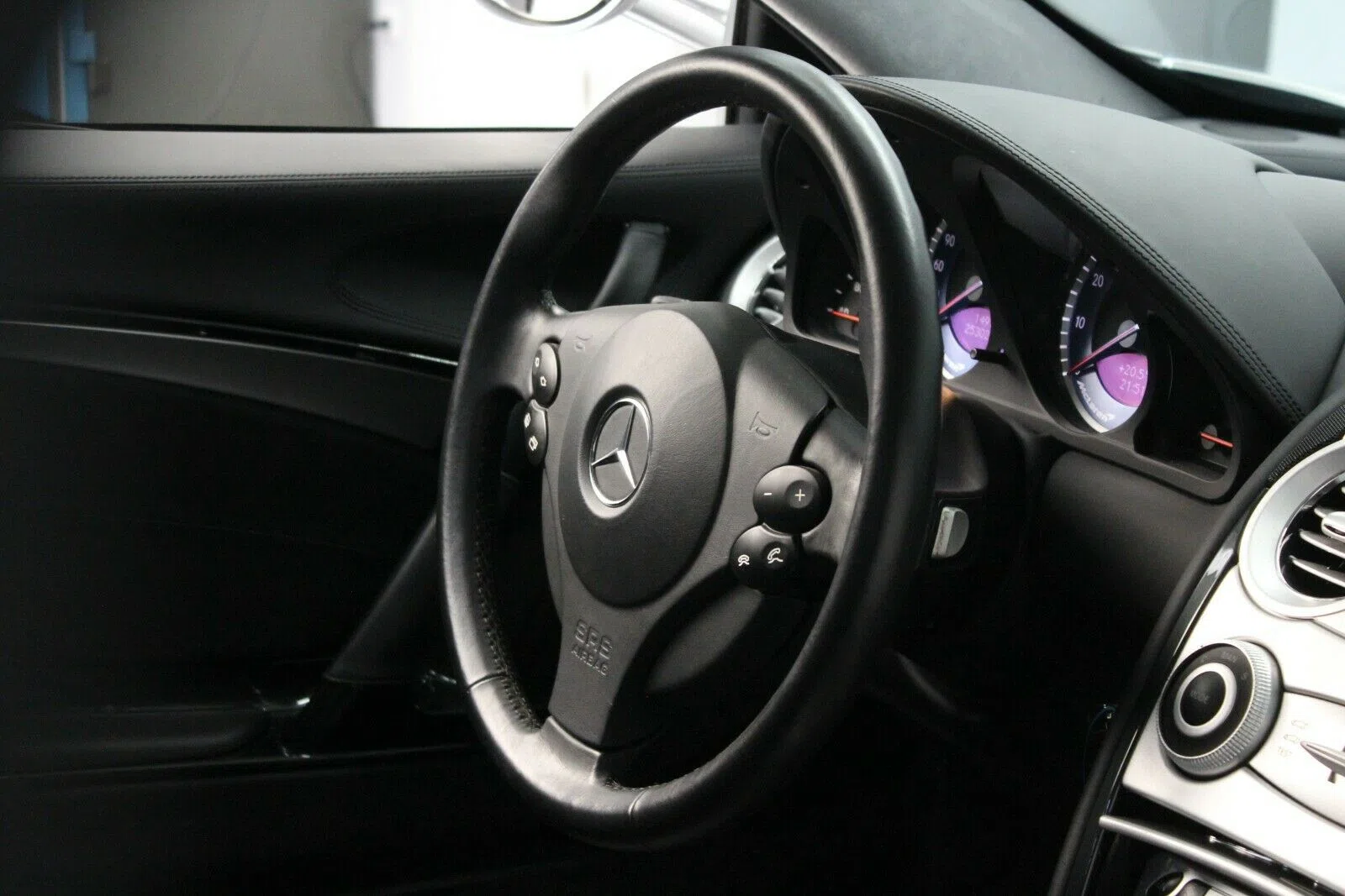2005 Mercedes-Benz McLaren SLR interior