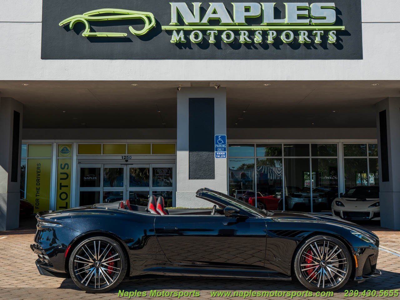 2021 Aston Martin DBS Superleggera, 2/27