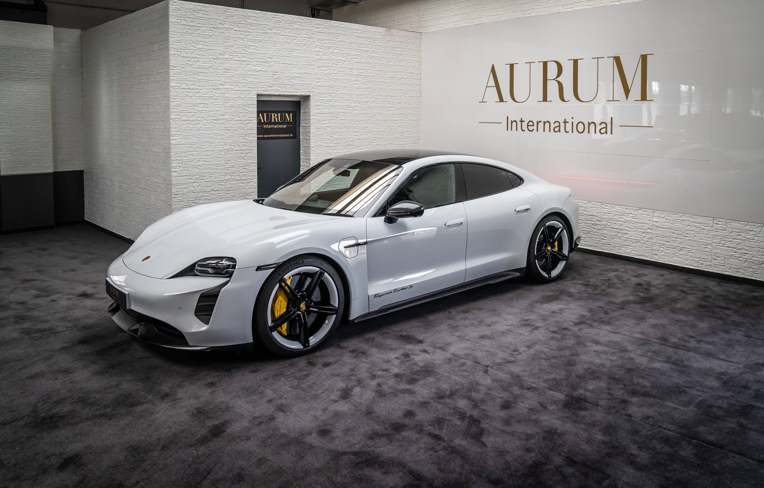 2020 Porsche Taycan TURBO S