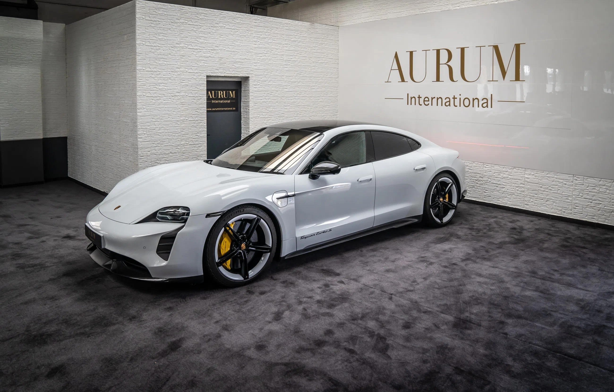 2020 Porsche Taycan TURBO S